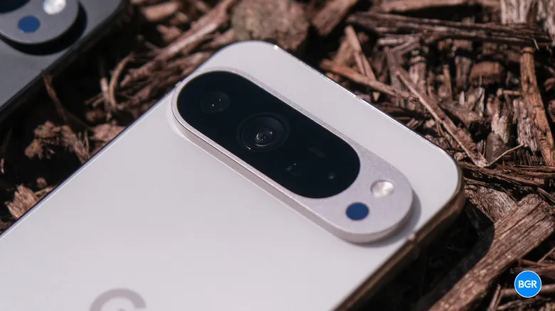 Google Pixel 9 Pro XL camera bar