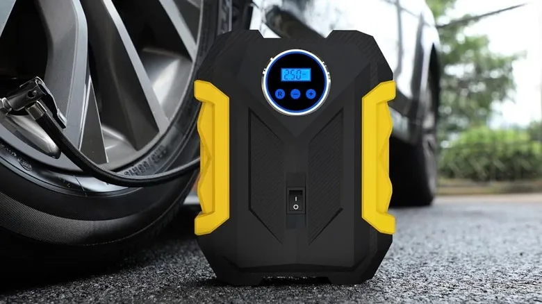 Carsun tire inflator in use