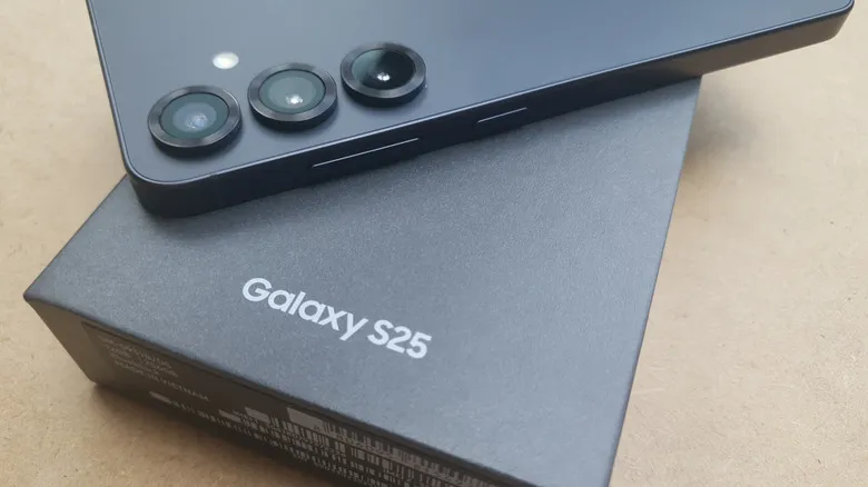 Close-up of the Samsung Galaxy S25 smartphone on its packaging