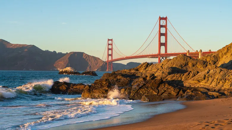 iconic Golden Gate Bridge at sunset