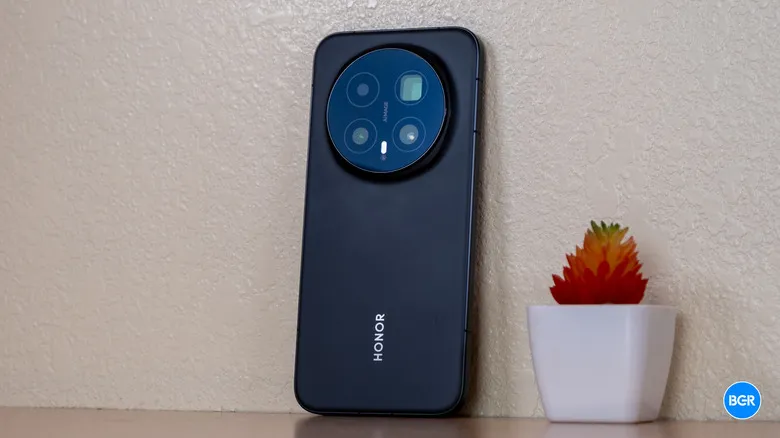 Honor Magic8 Pro leaning against a wall