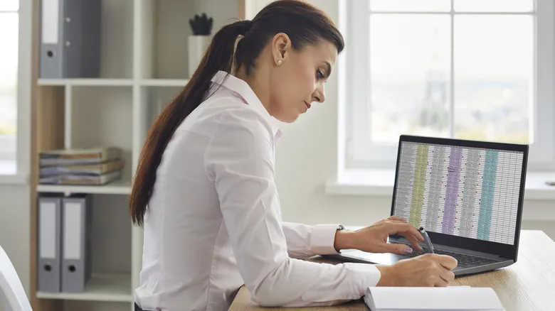 A woman tracking office productivity
